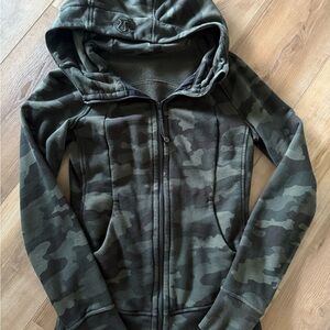 Lululemon Scuba Hoodie Size 4 Camo